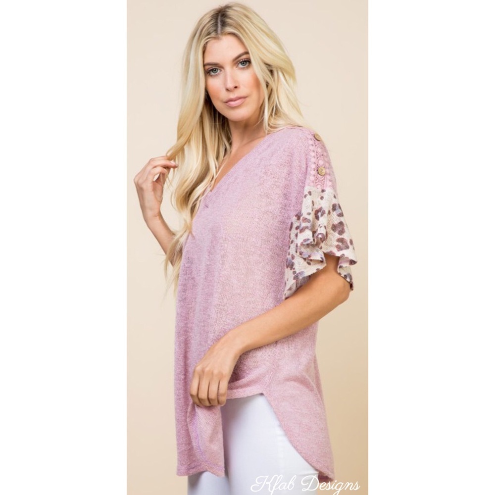 ❤️LAST V Neck Lace Button Trim Flutter Sleeve Top - Picture 3 of 6